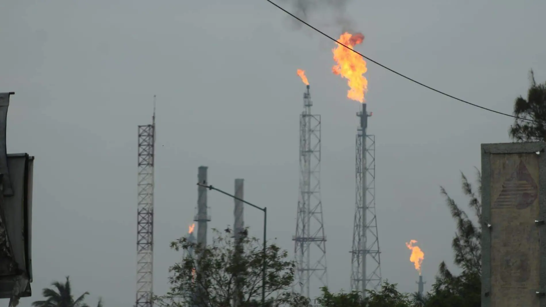 Fuga de vapor de agua genera alerta en Refinería Madero Juan Hernández (2)